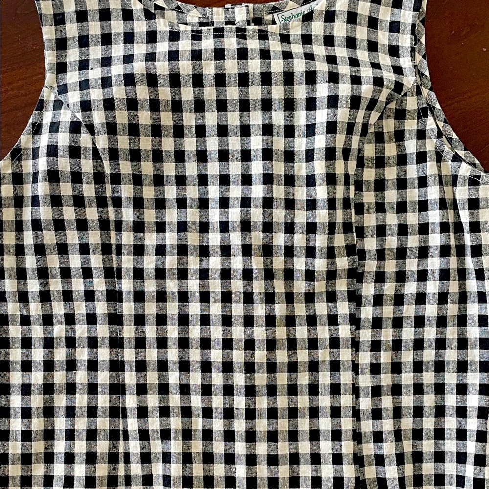 Stephanie Andrew Linen Cotton Sleeveless Blouse. Button back. Darted, Tailored.